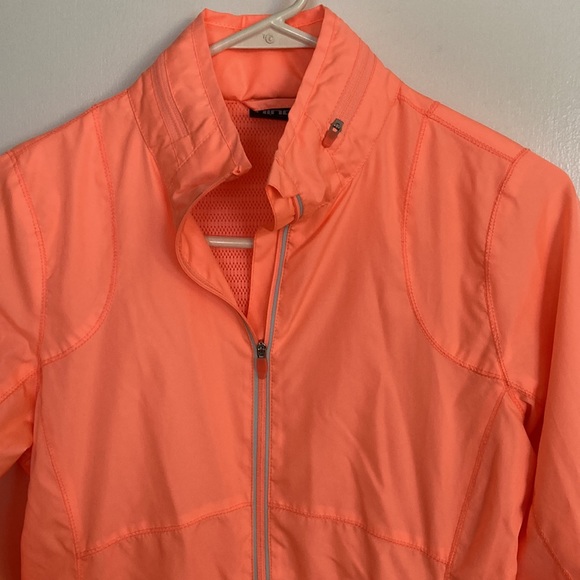 Hind, peach color Windbreaker reflector Jacket with hood. Size S - Picture 10 of 16